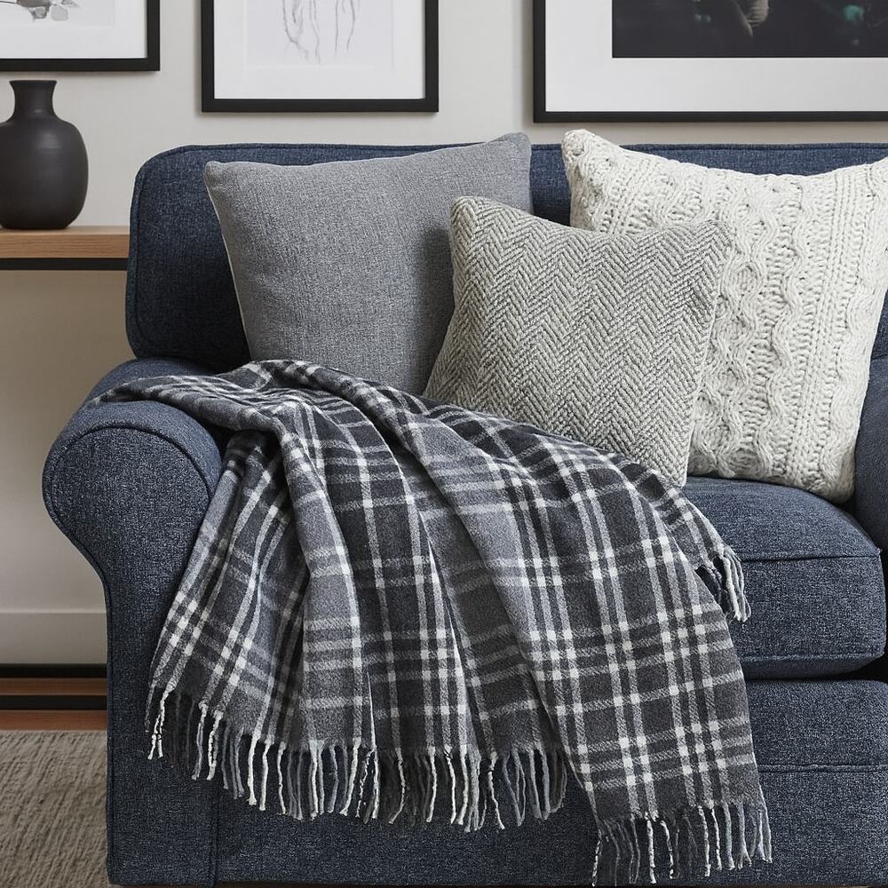 Isaac Mizrahi New Yorkโ dusty purple plaid chenille blanket
